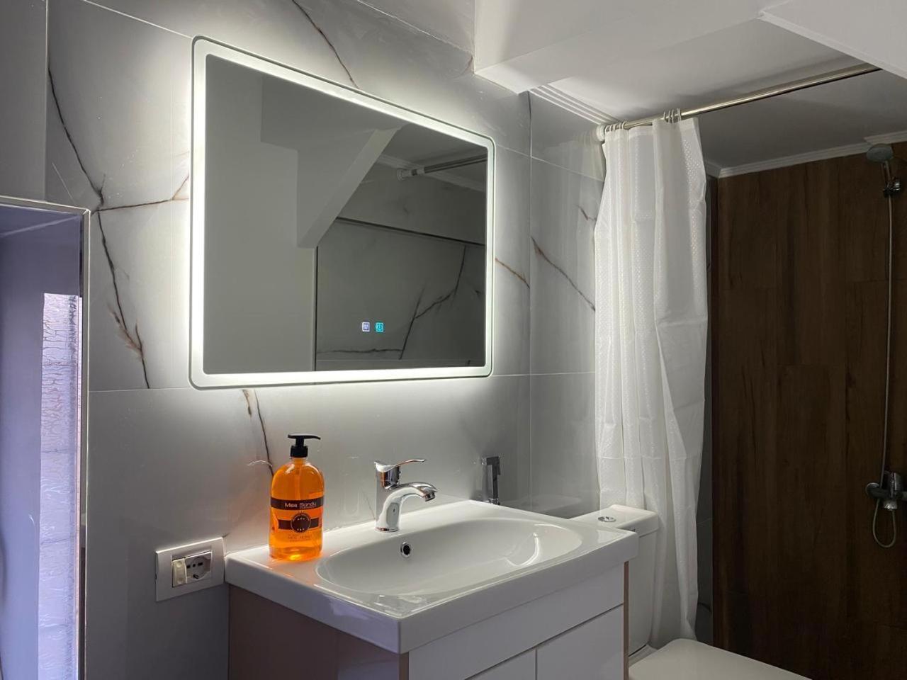 Yuri Guest House Гирокастра Экстерьер фото