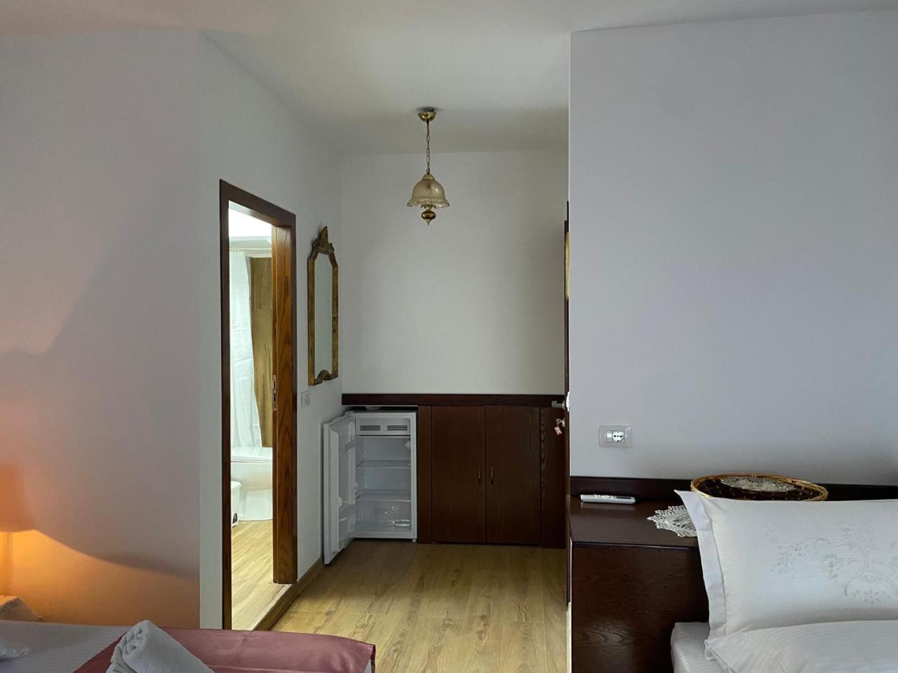 Yuri Guest House Гирокастра Экстерьер фото