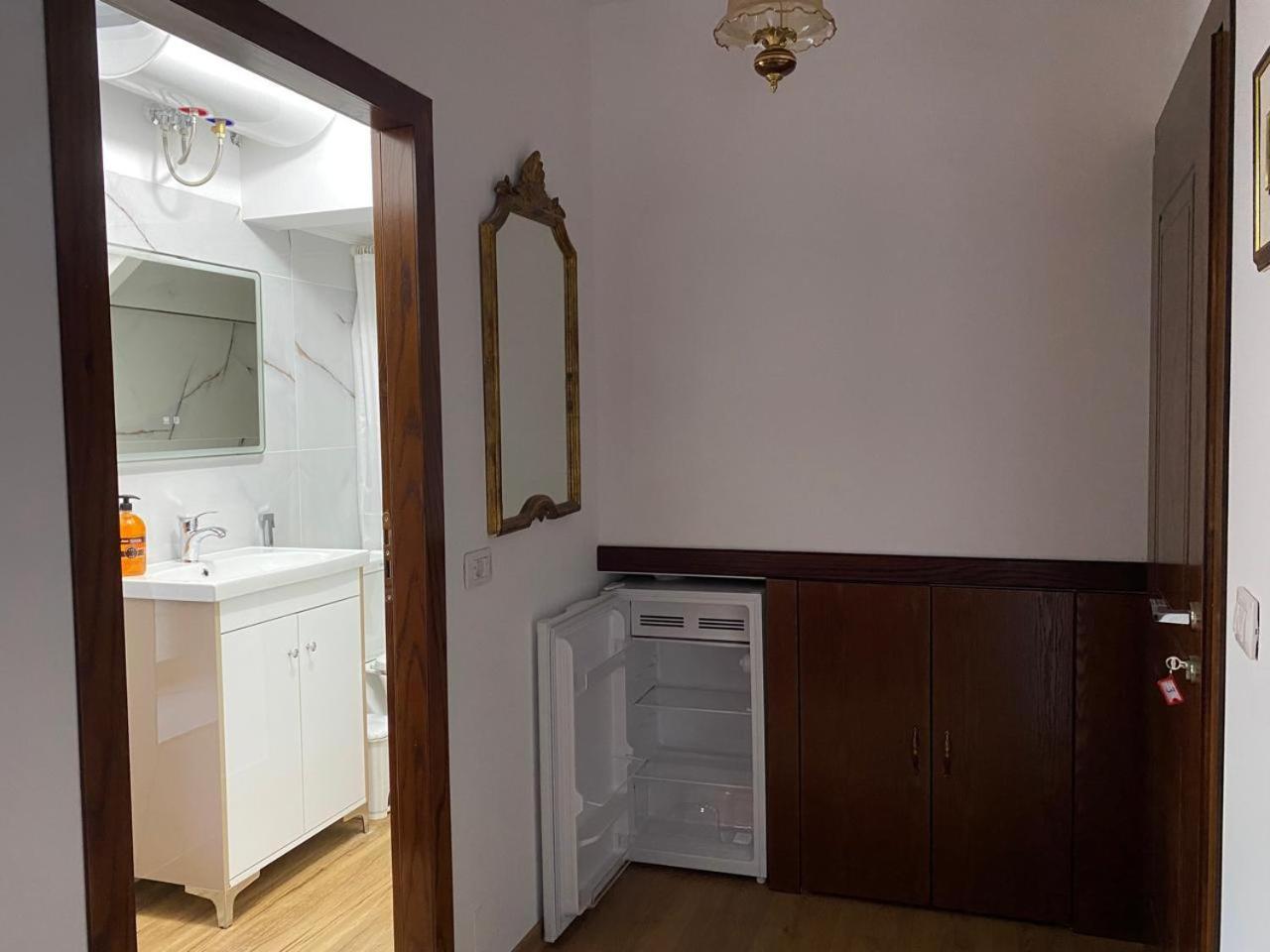 Yuri Guest House Гирокастра Экстерьер фото