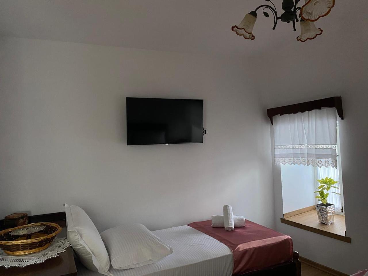 Yuri Guest House Гирокастра Экстерьер фото